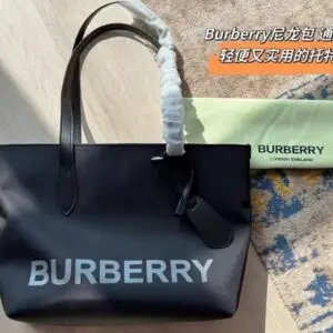 BURBERRY Signature Tote Bag