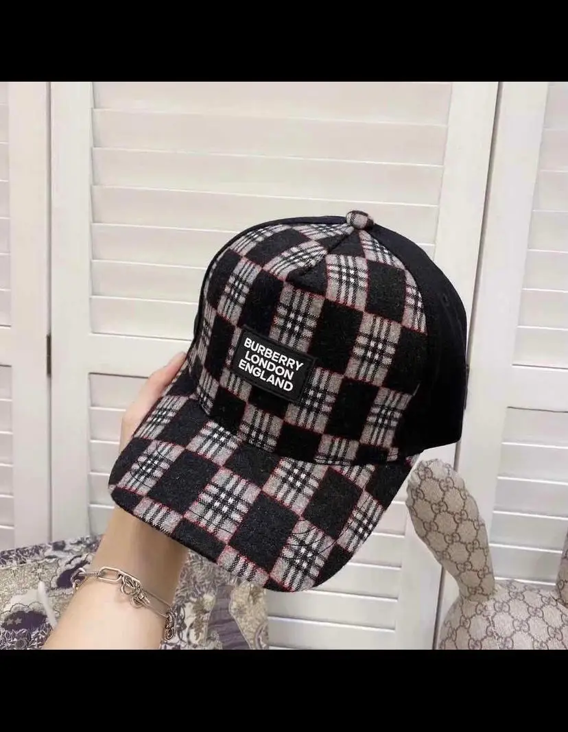BURBERRY Versatile Baseball Hat BURBERRY Versatile Baseball Hat
