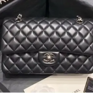 CHANEL Classic Flap Bag
