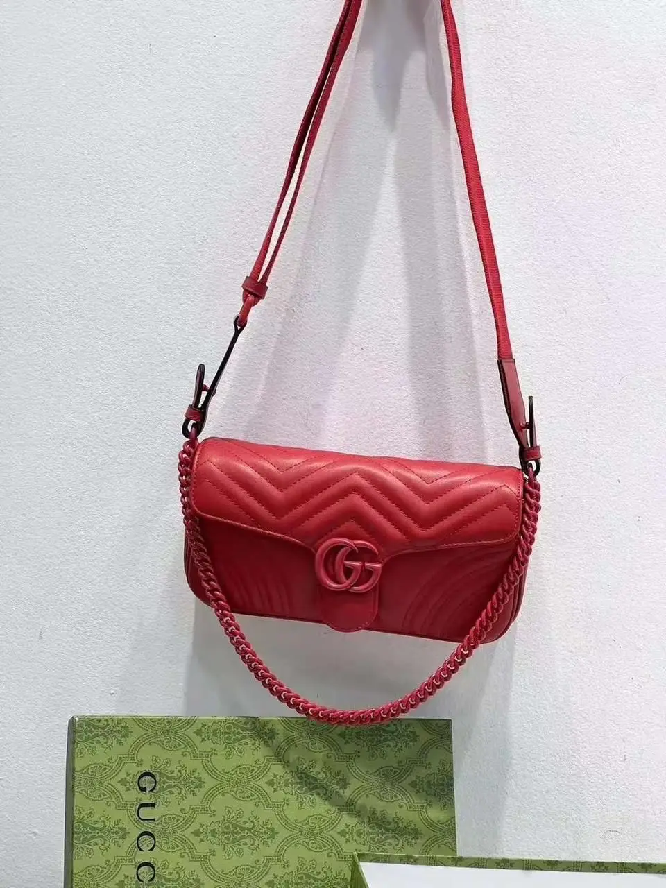 GUCCI Marmont Shoulder Bag GUCCI Marmont Shoulder Bag