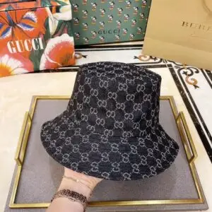GUCCI GG Supreme Bucket Hat