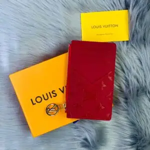 LOUSE VUITTON