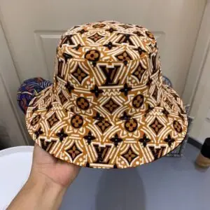 LOUSE VUITTON