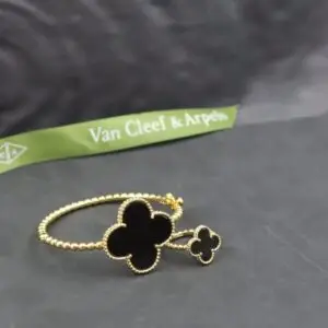 VAN CLEEF & ARPELS Clove Bracelet