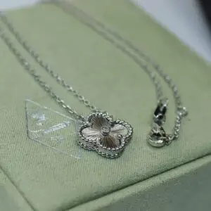 Van Cleef & Arpels Alhambra Pendant