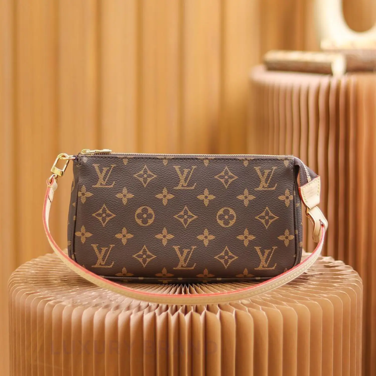 LOUIS VUITTON Pochette Accessoires Monogram LOUIS VUITTON Pochette Accessoires Monogram