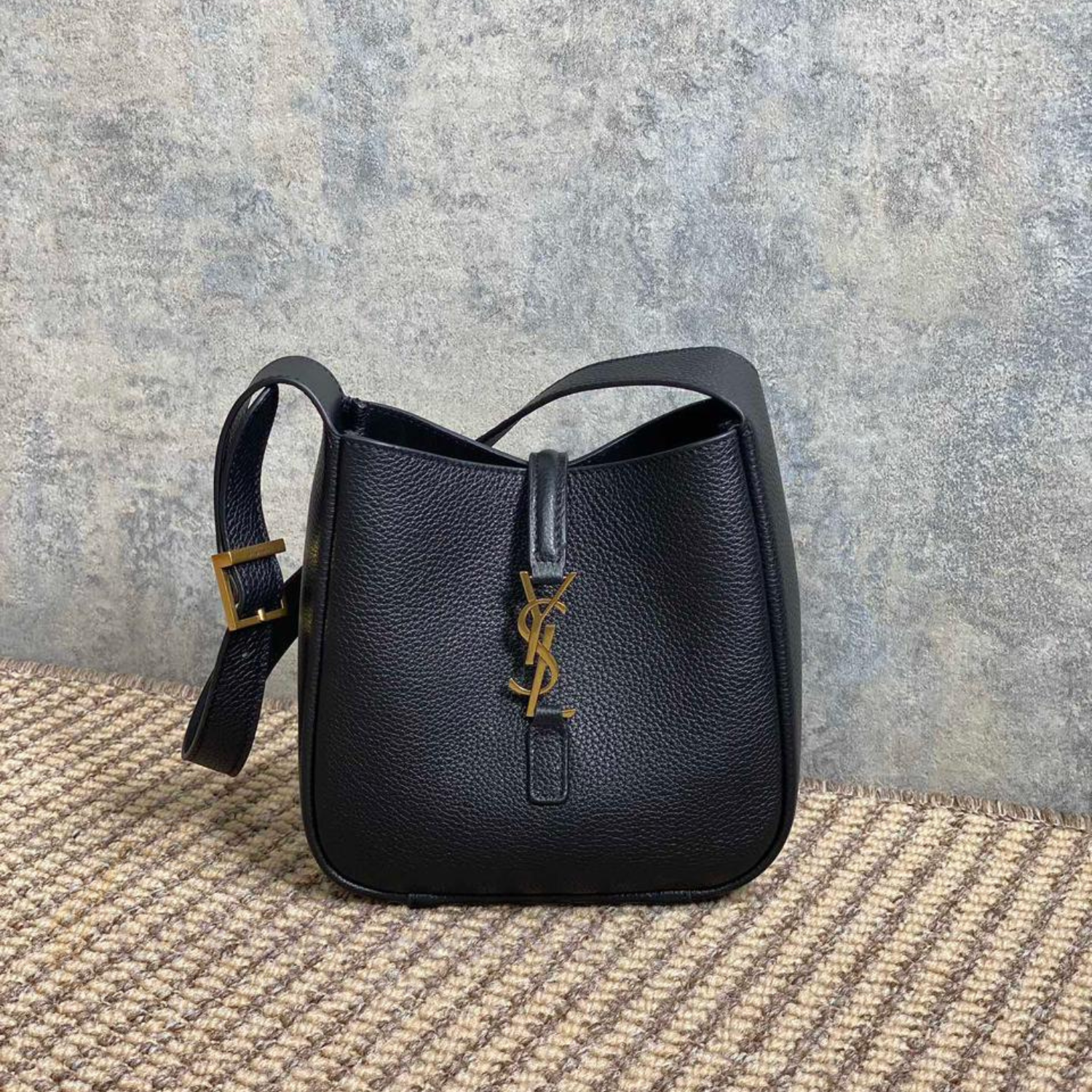 YSL Saint Laurent Hobo Bag YSL Saint Laurent Hobo Bag