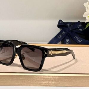 CHRISTIAN DIOR