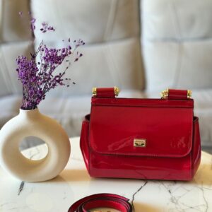 D & G