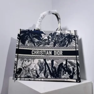 Design Book Tote Embroidered Canvas for women - Dubai Fashion LUX