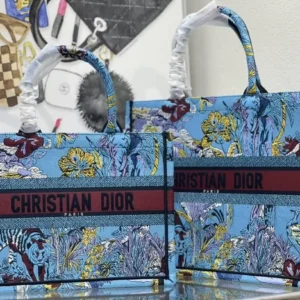 Design BOOK TOTE HANDBAGS for women - Dubai Fashion LUX