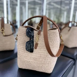 Design LE 37 IN WOVEN RAFFIA AND VEGETABLE-TANNED LEATHER - Dubai Fashion LUX