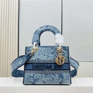 Design MEDIUM LADY D-LITE BAG Denim Blue Toile de Jouy Embroidery - Dubai Fashion LUX