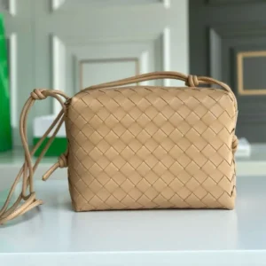 Design Nappa Intrecciato Small Loop Camera Bag - Dubai Fashion LUX