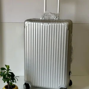 Design Rimova trolley - Dubai Fashion LUX