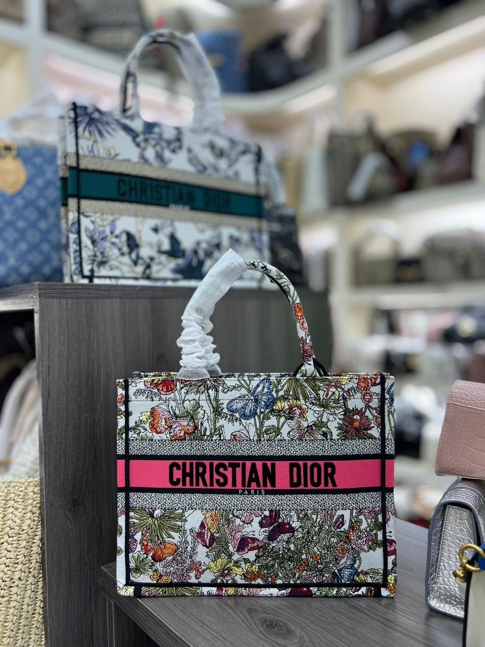 DIOR