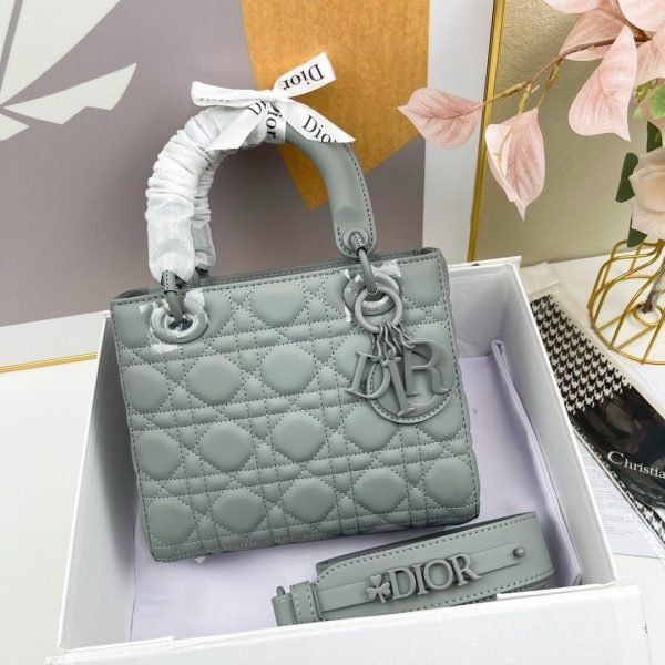 DIOR 20 CM