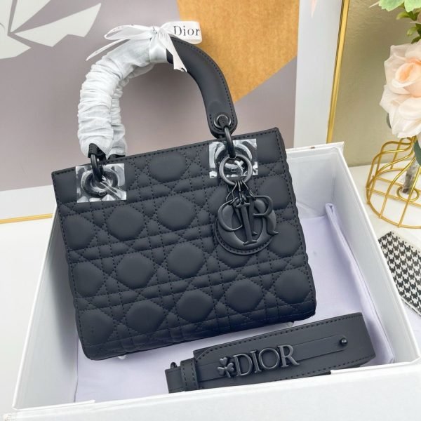 DIOR 20 CM