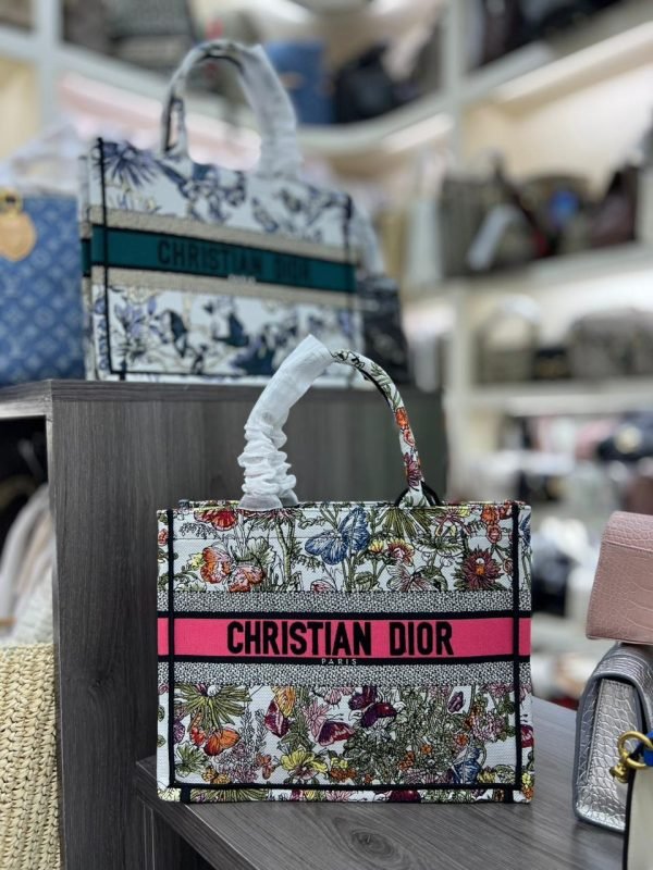 DIOR