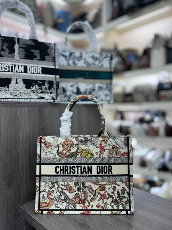 DIOR