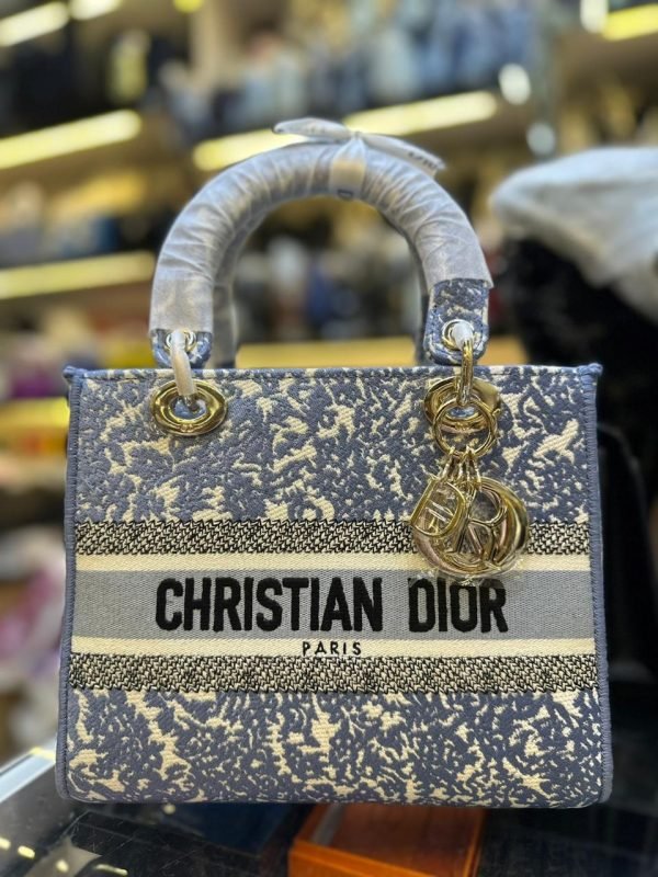 DIOR