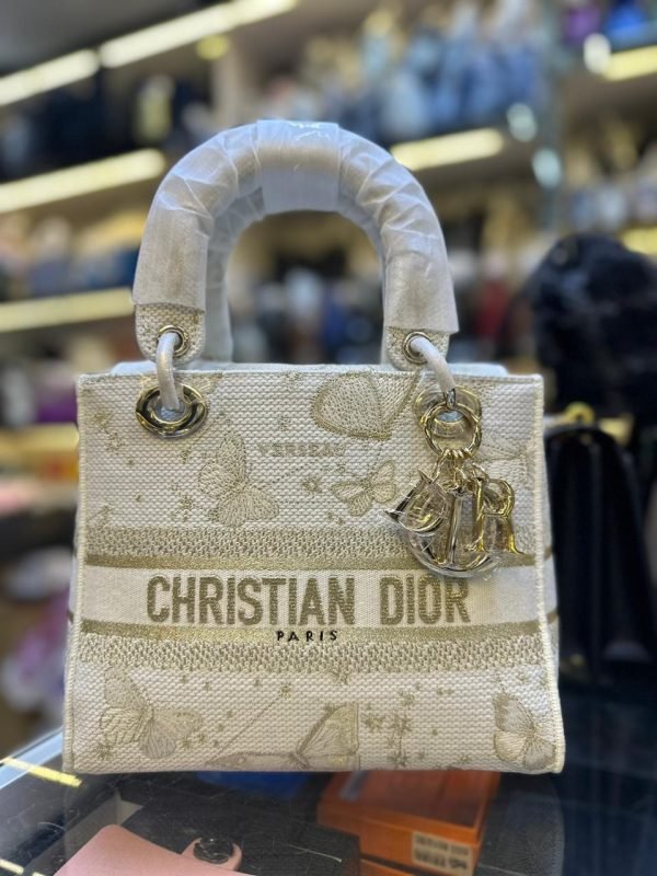 DIOR