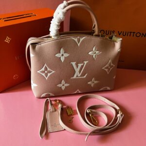 LOUI VUITTON