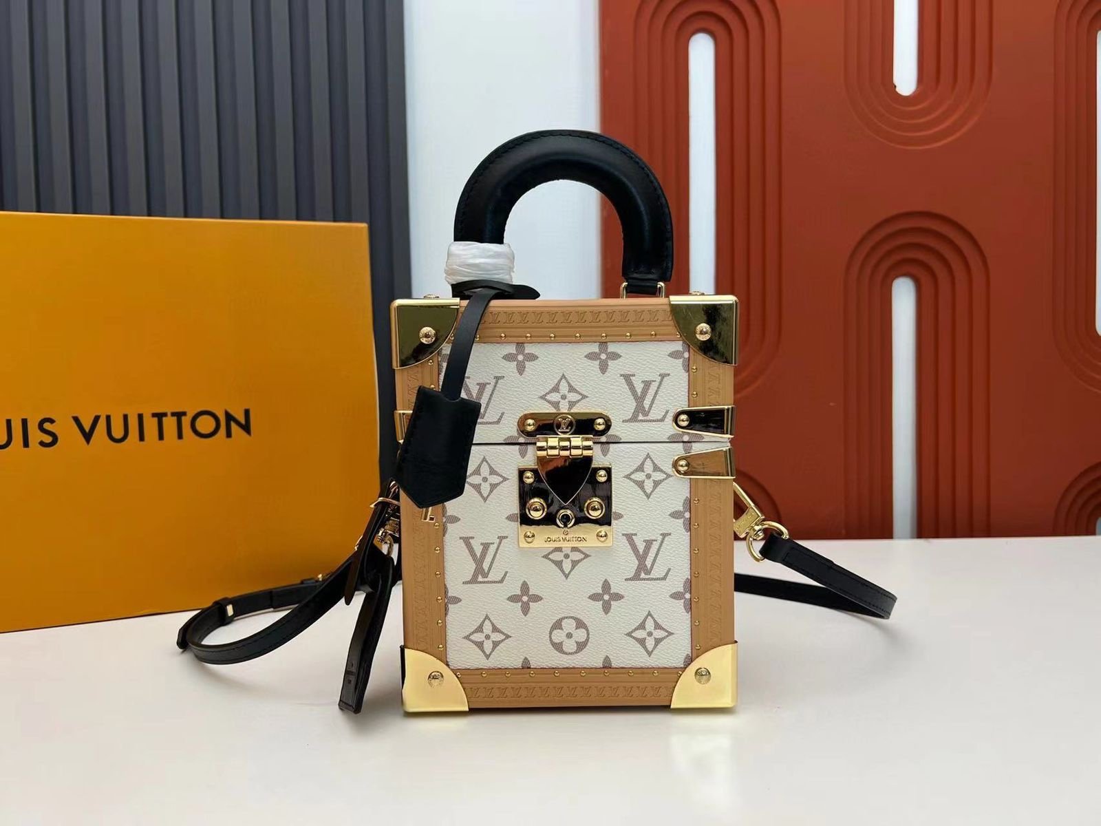 LOUIS VUITTON